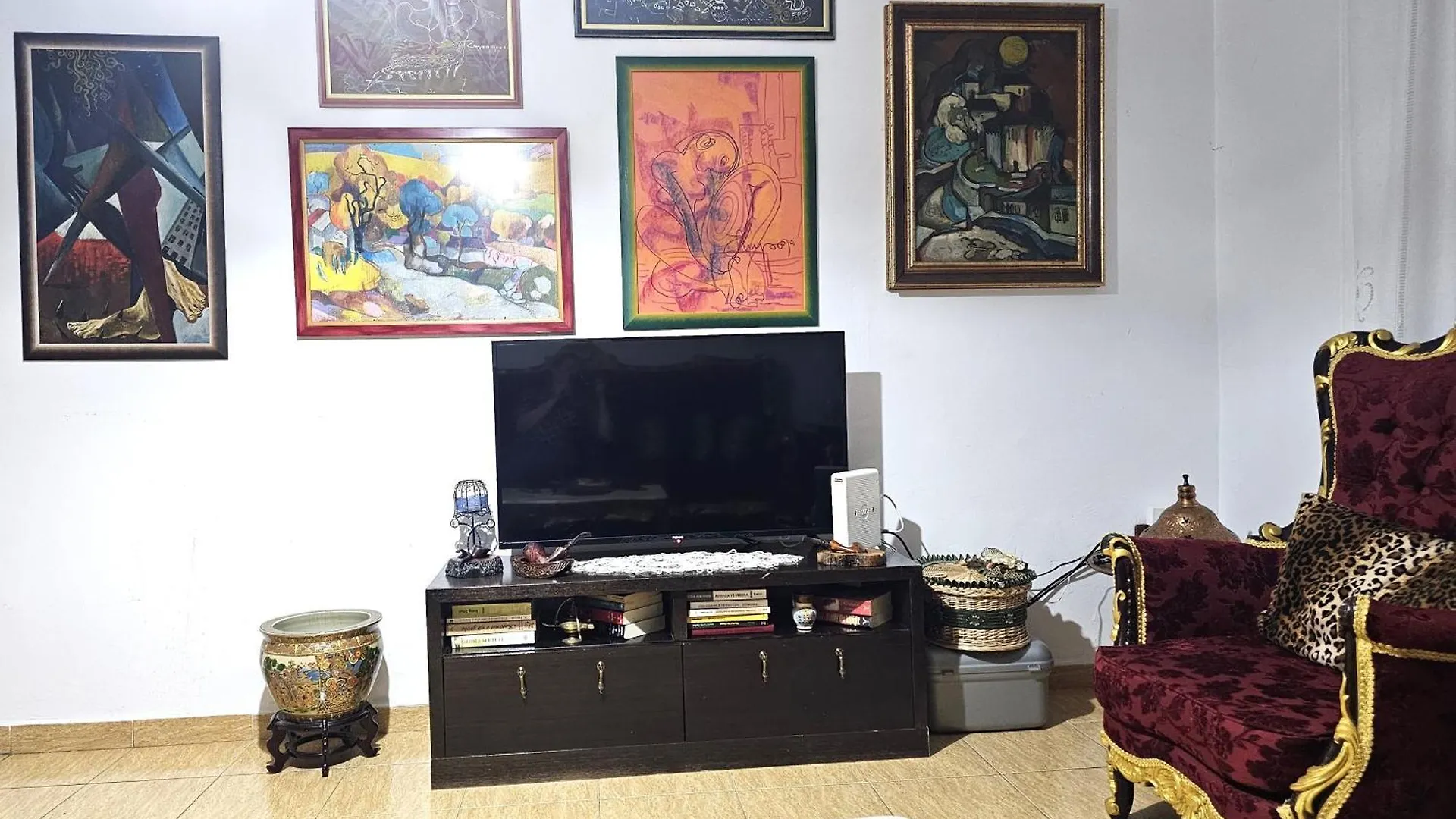 2-Bedroom Apartment With Dajti Mountain View contacts